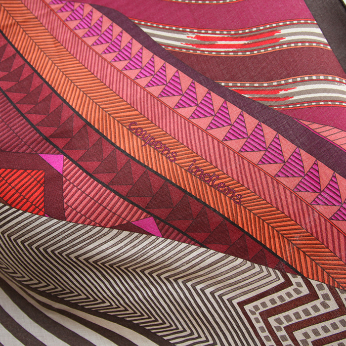 Foulard Hermes en pashmina rouge bordeaux et beige - Detail D1