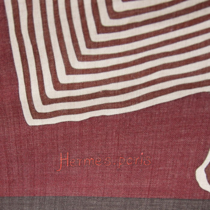 Foulard in pashmina rossa bordeaux e beige con decori geometrici - Detail D2