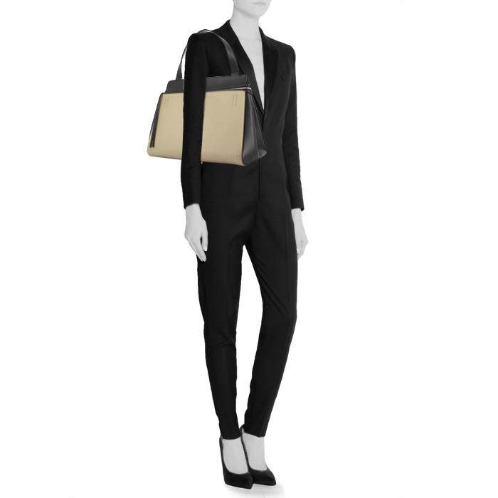 Sac à main Celine  Edge en cuir beige et noir - Detail D1