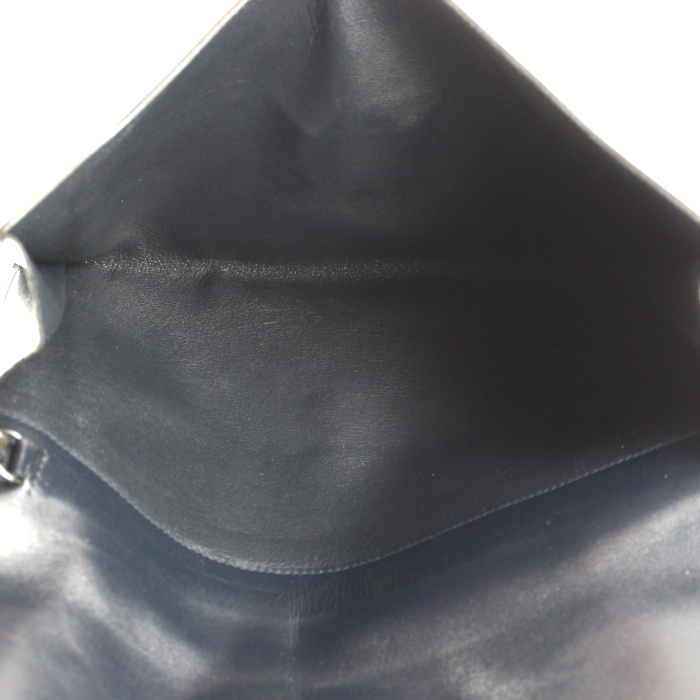 Bolsito de mano Hermes en cuero box azul marino - Detail D2