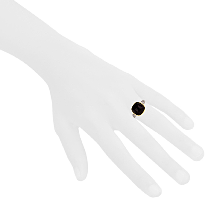 Bague Pomellato Capri en or jaune,  or blanc et diamants et en grenat rouge - Detail D1