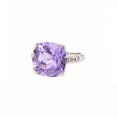 Mauboussin Gueule d'Amour ring in white gold and diamonds and in amethyst
