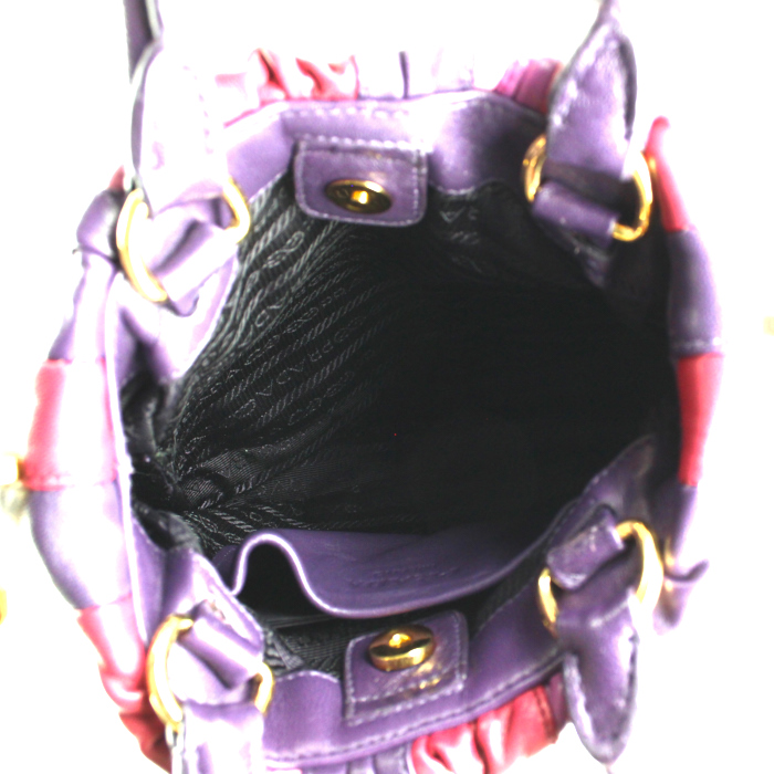 Bolso de mano Prada en cuero fucsia , rosa rojo y malva - Detail D3