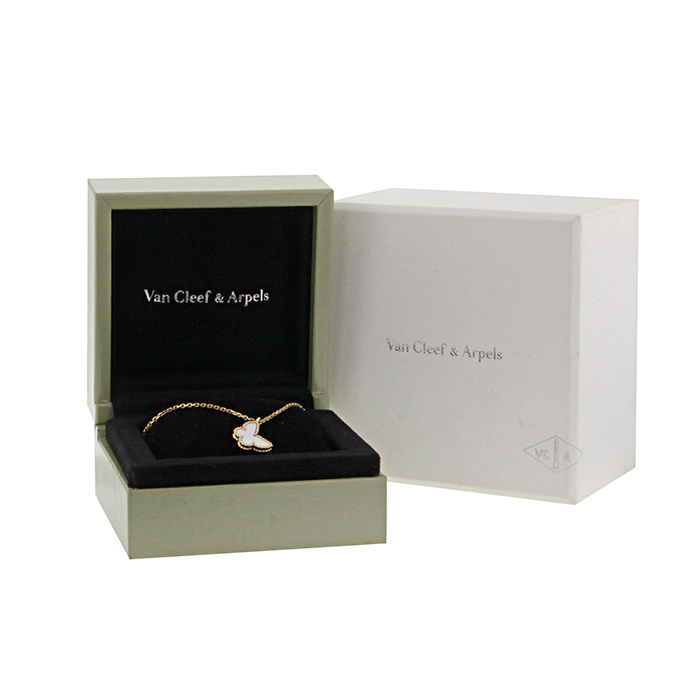 Collier Van Cleef & Arpels Sweet Alhambra en or jaune et nacre blanche - Detail D2