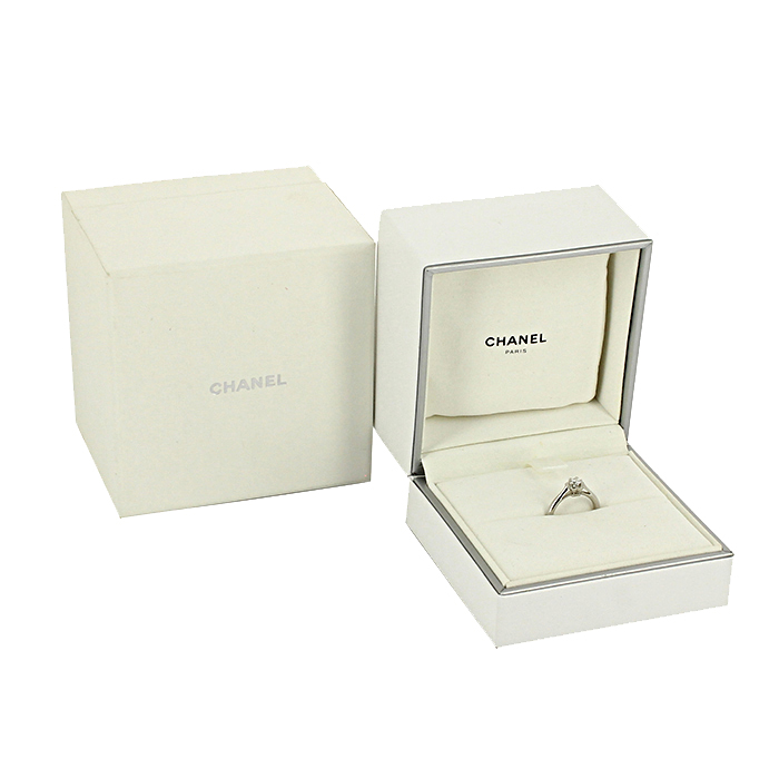 Chanel Camelia solitaire ring in platinium and in diamond (0,30 carat) - Detail D2