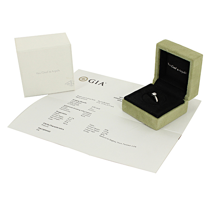 Bague solitaire Van Cleef & Arpels en platine et en diamant - Detail D2