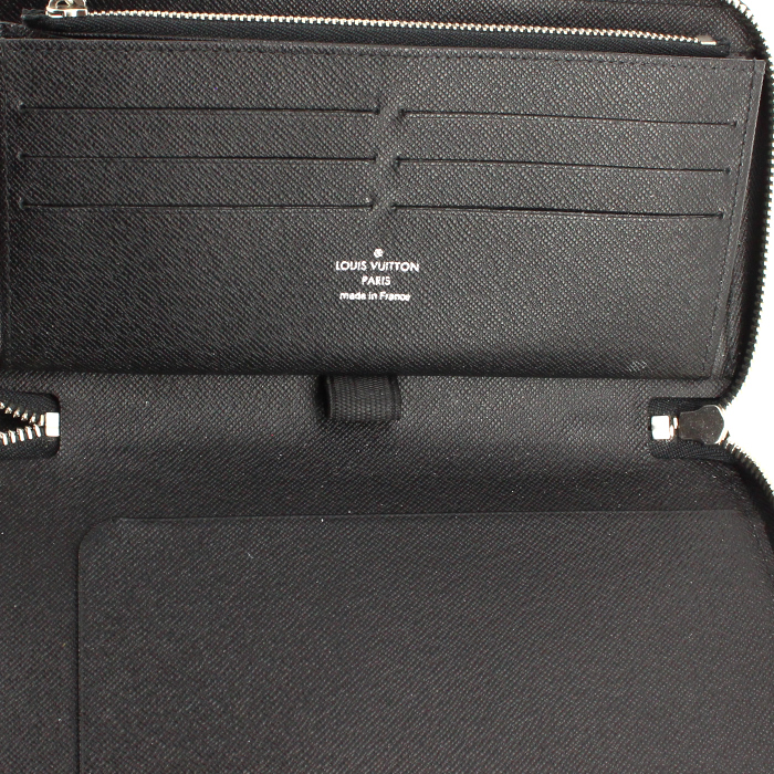 Billetera Louis Vuitton Zippy en cuero Epi negro - Detail D3