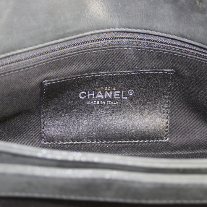 Sac à main Chanel en cuir matelassé noir - Detail D3