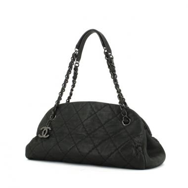 Bolso de mano Chanel en cuero acolchado negro