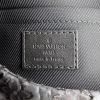 Pochette Louis Vuitton en toile monogram noire - Detail D3 thumbnail