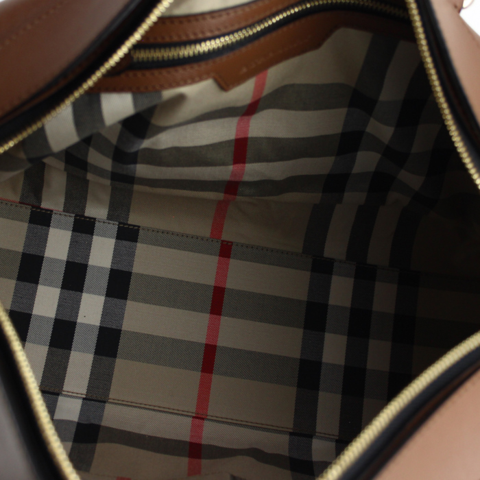 Sac à main Burberry en cuir marron - Detail D3