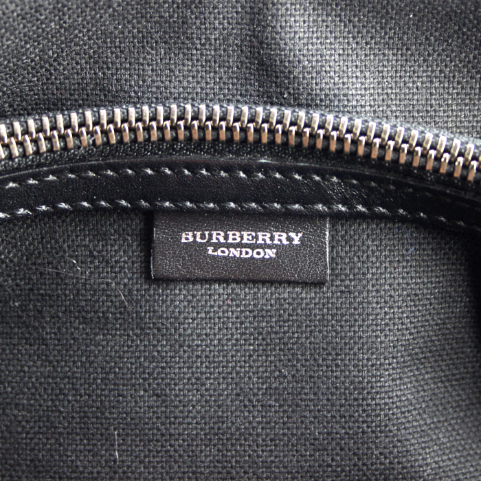 Bolso de mano Burberry en lana haymarket beige y cuero negro - Detail D4