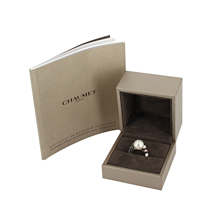 Chaumet Clarisse ring in white gold,  diamonds and tourmaline and in pearl - Detail D2