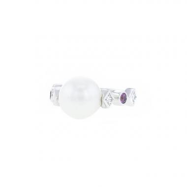 Bague Chaumet Clarisse en or blanc,  diamants et tourmaline rose et en perle blanche