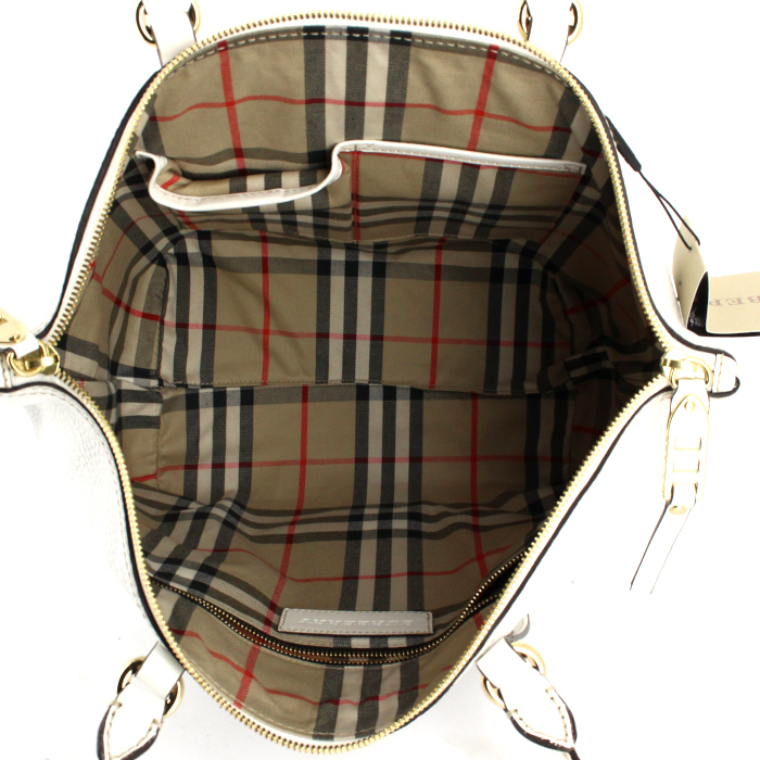 Bolso de mano Burberry en cuero granulado blanco - Detail D2