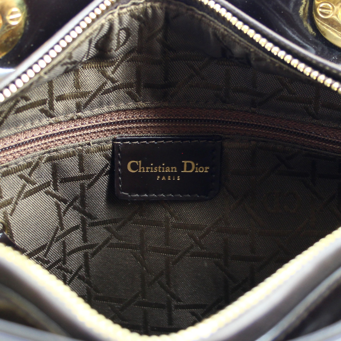Sac à main Dior Lady Dior en poulain et cuir vernis marron - Detail D4