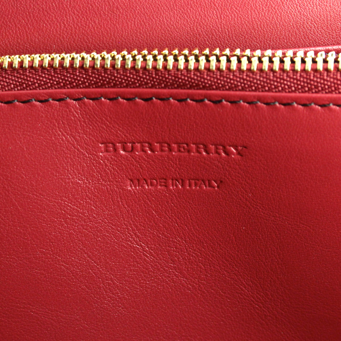 Portefeuille Burberry en cuir rouge et toile Haymarket - Detail D4