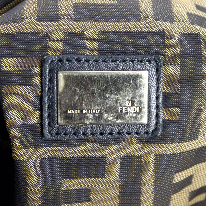 Sac à main Fendi en cuir noir - Detail D3