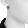 Paire de boucles d'oreilles De Beers Talisman en or blanc,  diamants et diamant brut - Detail D1 thumbnail