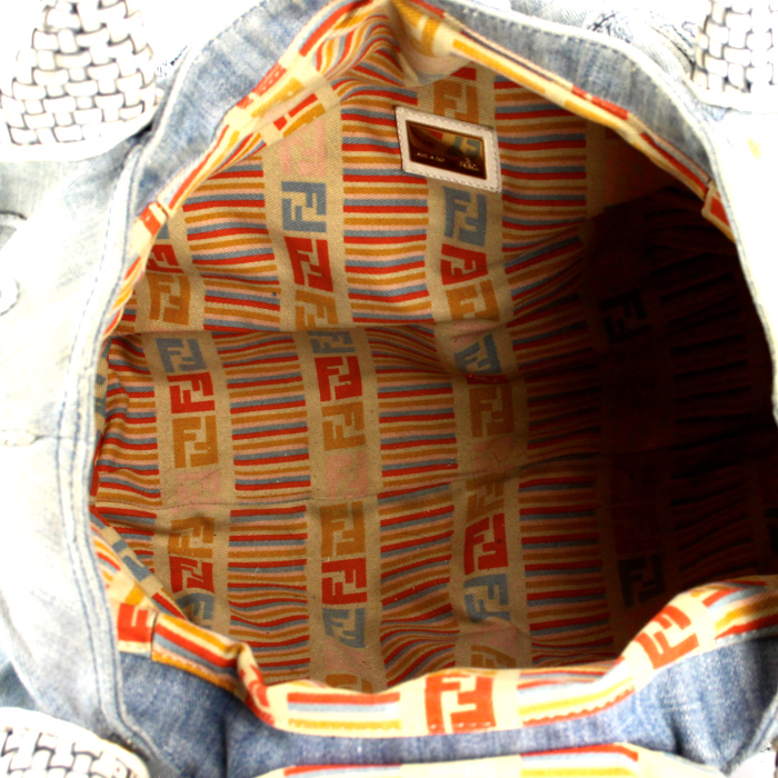Fendi handbag in blue denim canvas and white leather - Detail D2