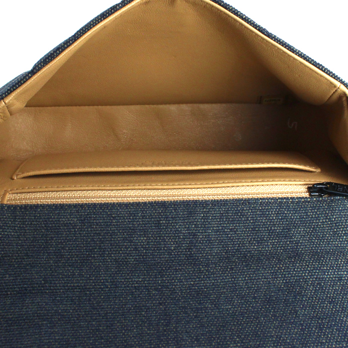 Chanel small model handbag in blue denim canvas - Detail D2