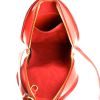 Mochila Louis Vuitton Mabillon en cuero Epi rojo - Detail D2 thumbnail