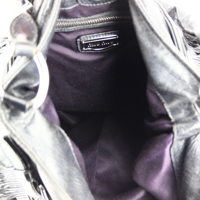 Bolso de mano Miu Miu en cuero azul oscuro - Detail D2