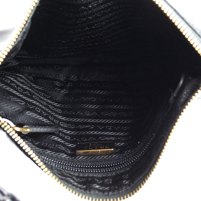 Bolso de mano Prada en lona negra y charol negro - Detail D2