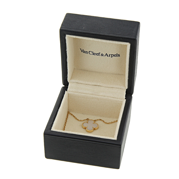 Van Cleef & Arpels Alhambra Vintage necklace in yellow gold and mother of pearl - Detail D2