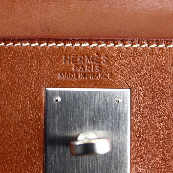 Hermes Kelly 32 cm handbag in brown Barenia leather - Detail D4