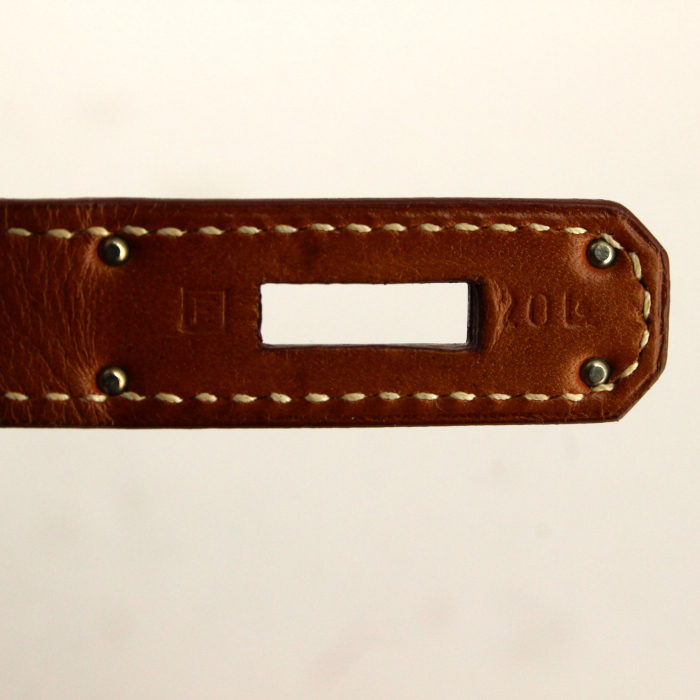 Hermes Kelly 32 cm handbag in brown Barenia leather - Detail D5