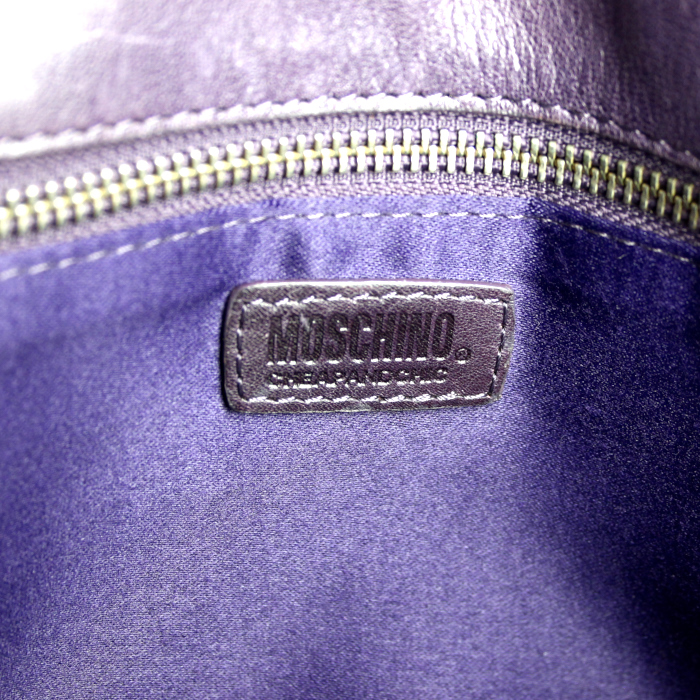 Moschino handbag in purple quilted leather - Detail D4