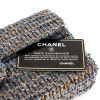 Bolso de mano Chanel East West en tweed azul - Detail D4 thumbnail