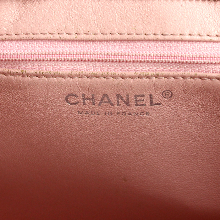 Sac à main Chanel en cuir grainé matelassé rose - Detail D3