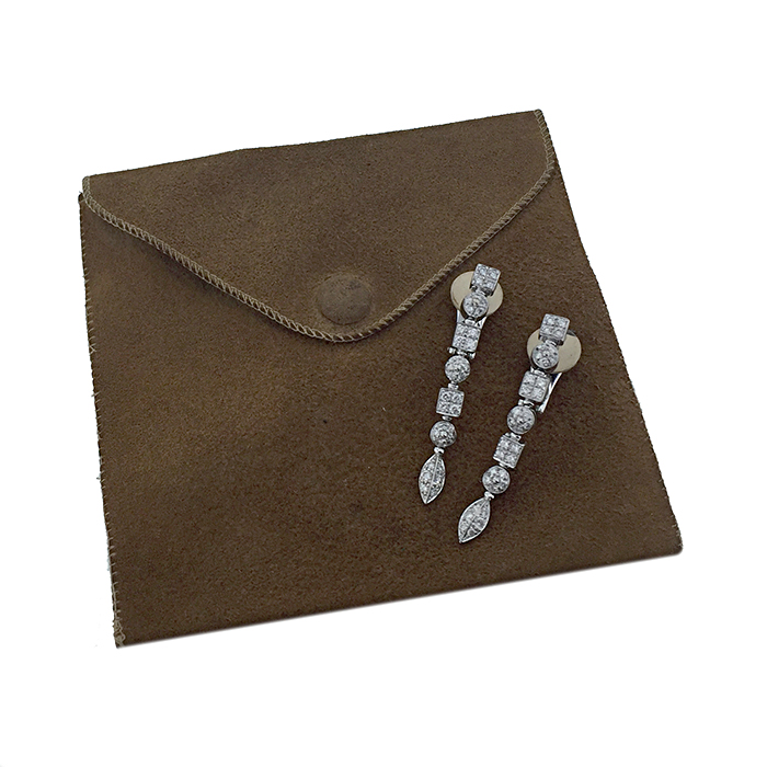 Pendientes colgantes Bulgari Lucéa en oro blanco y diamantes - Detail D2