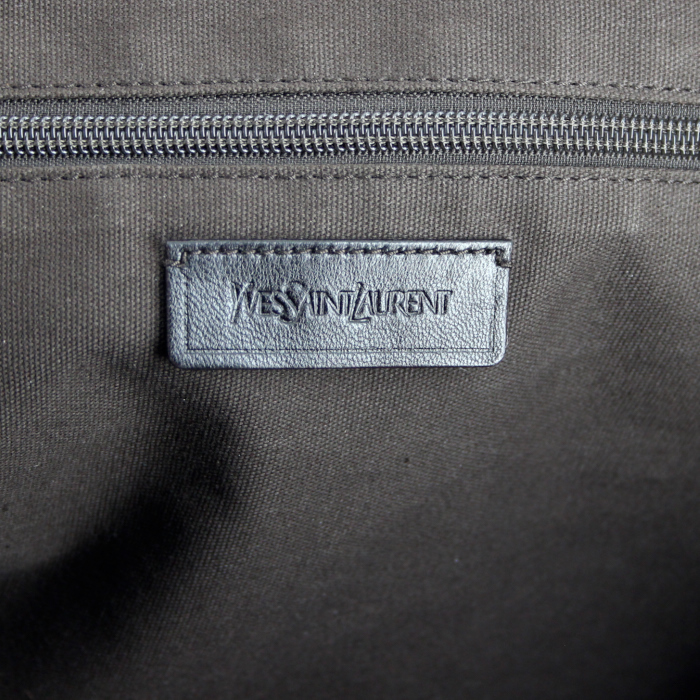 Sac de voyage Yves Saint Laurent Easy en cuir vert-olive - Detail D3