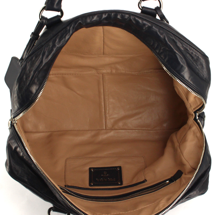 Sac à main Prada en cuir bleu-nuit - Detail D2