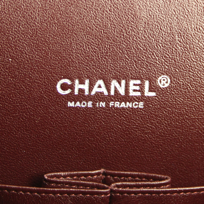 Bolso de mano Chanel Timeless Maxi Jumbo en cuero granulado acolchado negro - Detail D4