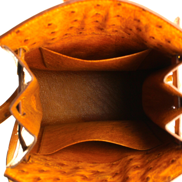 Sac porté épaule Hermes Kelly Sport en autruche gold - Detail D2