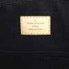 Sac à main Louis Vuitton en cuir vernis monogram noir - Detail D4 thumbnail