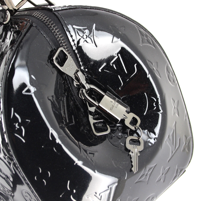 Louis Vuitton handbag in black monogram patent leather - Detail D5