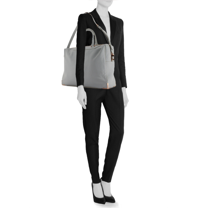 Bolso de mano Alexander Wang en cuero granulado blanco - Detail D1