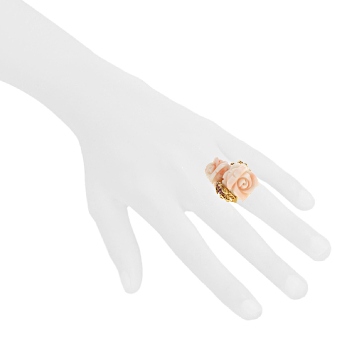 Bague Dior Pré Catelan en corail rose,  or jaune et saphirs roses - Detail D1