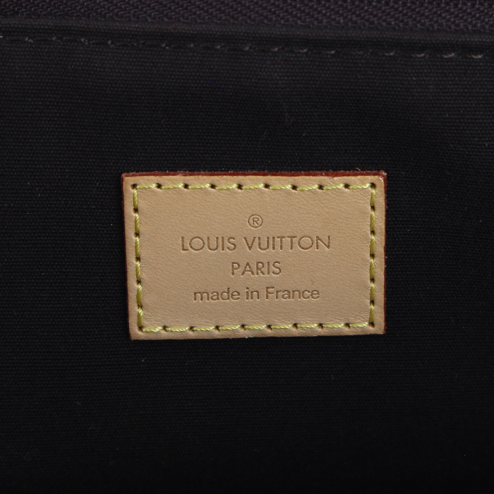 Louis Vuitton Bellevue handbag in purple monogram patent leather - Detail D3