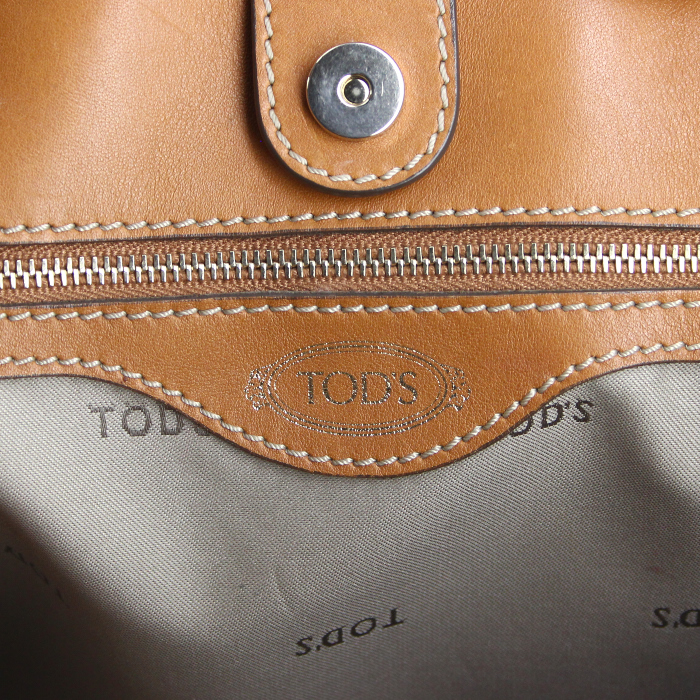 Bolso de mano Tod's en cuero marrón - Detail D5