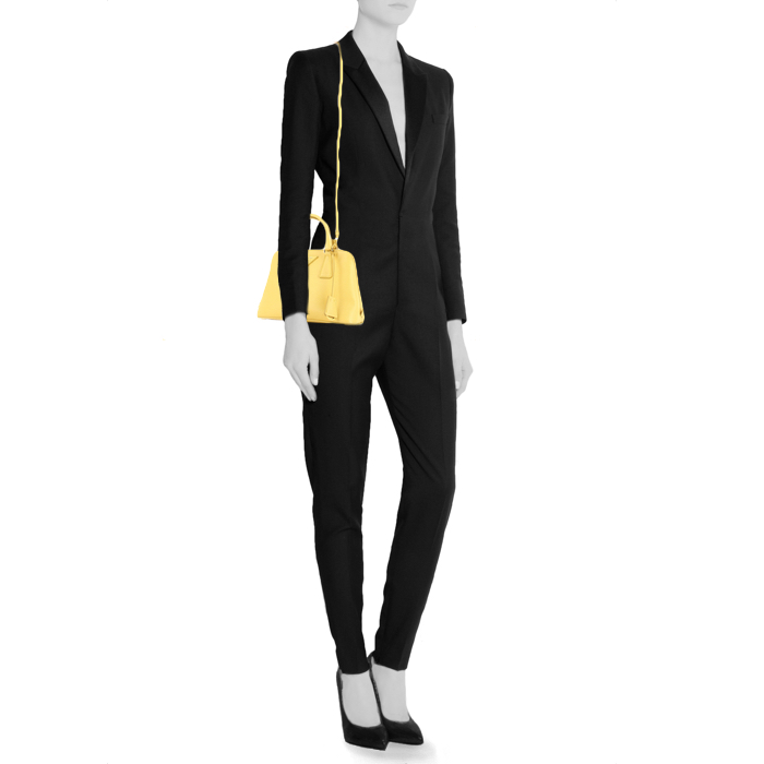 Prada handbag in yellow leather saffiano - Detail D2