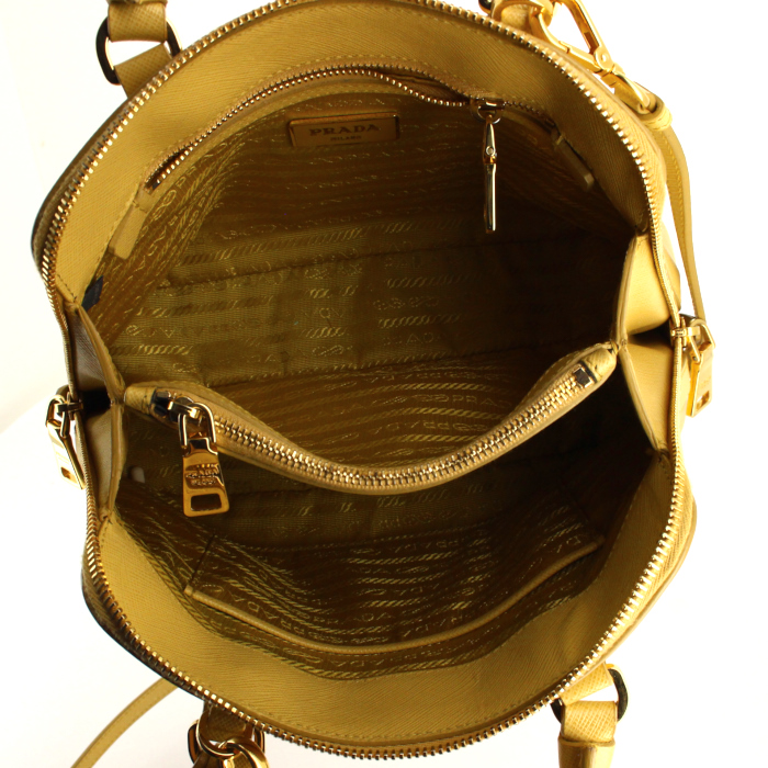 Prada handbag in yellow leather saffiano - Detail D3