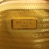 Bolso de mano Prada en cuero saffiano amarillo - Detail D4 thumbnail