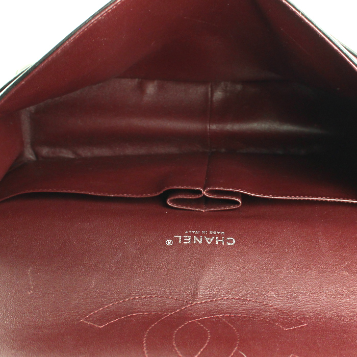 Chanel Timeless Maxi Jumbo handbag in black quilted leather - Detail D3