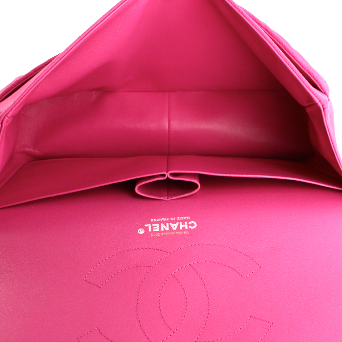 Bolso de mano Chanel Timeless jumbo en cuero granulado acolchado rosa - Detail D3